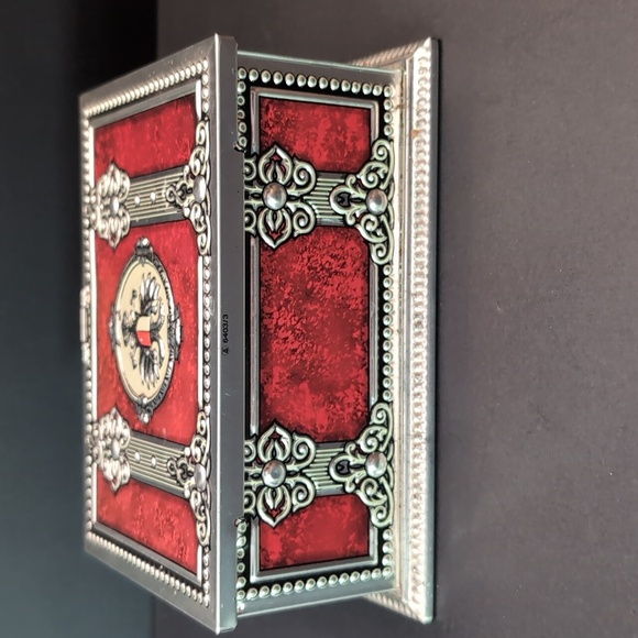 Vintage Blue Bird Confectionery Harry Vincent Red/Silver Tin. - Picture 4 of 11